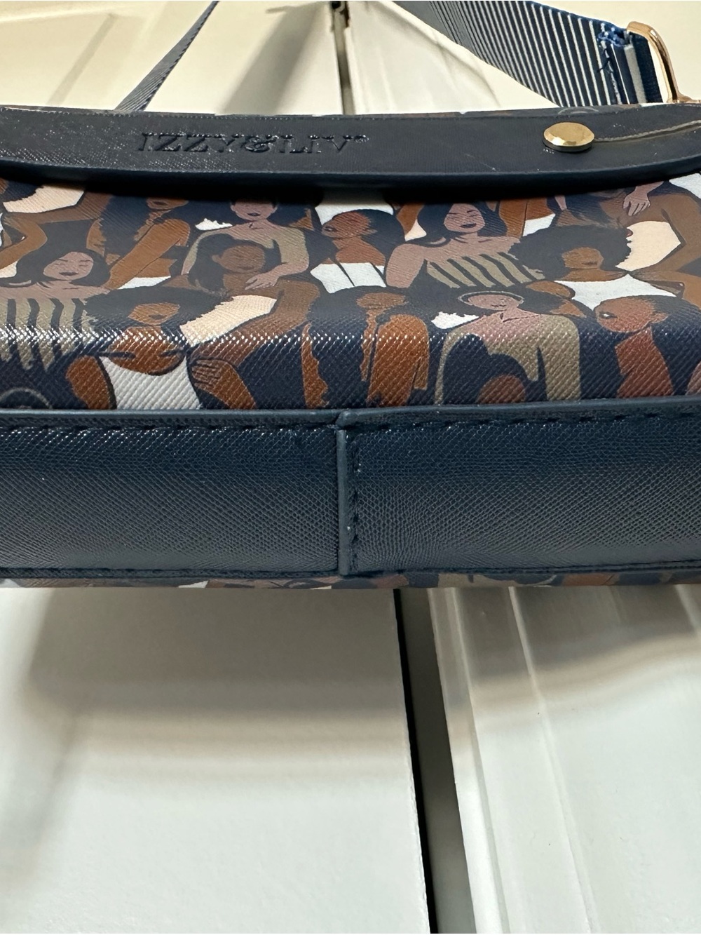 Izzy & Liv Crossbody Bag | Women Empowerment Print | Navy Blue | Gold Hardware - Picture 10 of 13